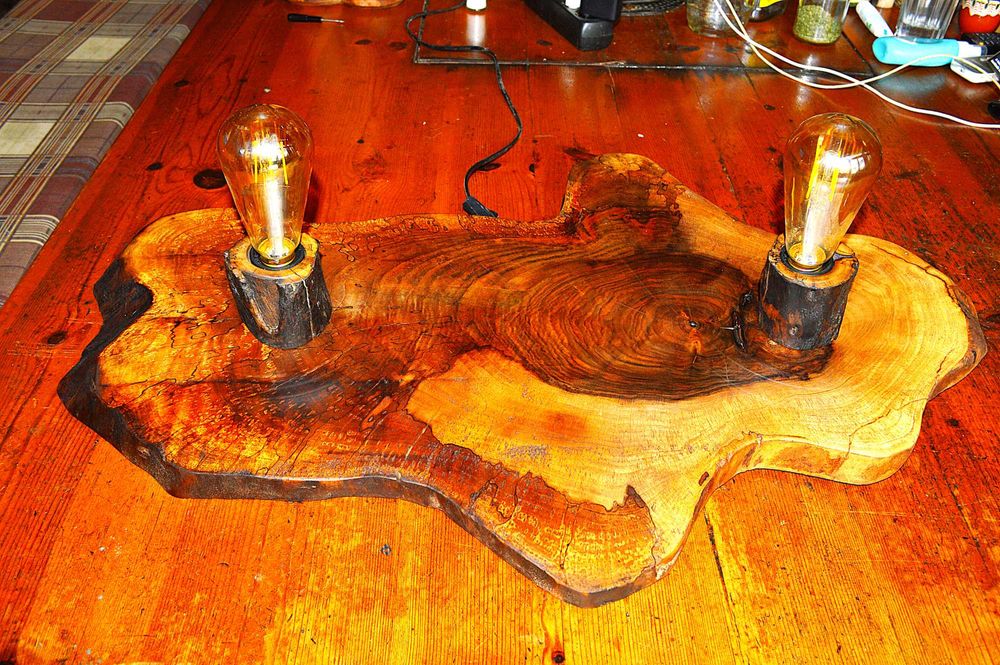 Страхотни дизайнерски лампи от орехово дърво