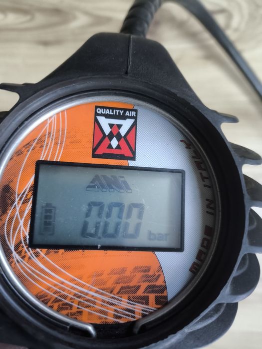 Пистолет за напомпване на гуми ANI мод. 25/GR-D с цифров манометър