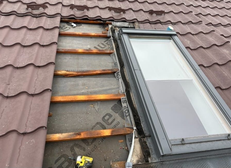 Reparații Acoperișuri și Infiltrații Velux – Orice Tip de Învelitoare
