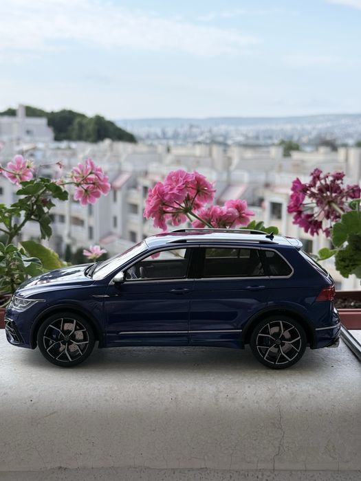 Колекционерски модел Volkswagen Tiguan R-line 1/18