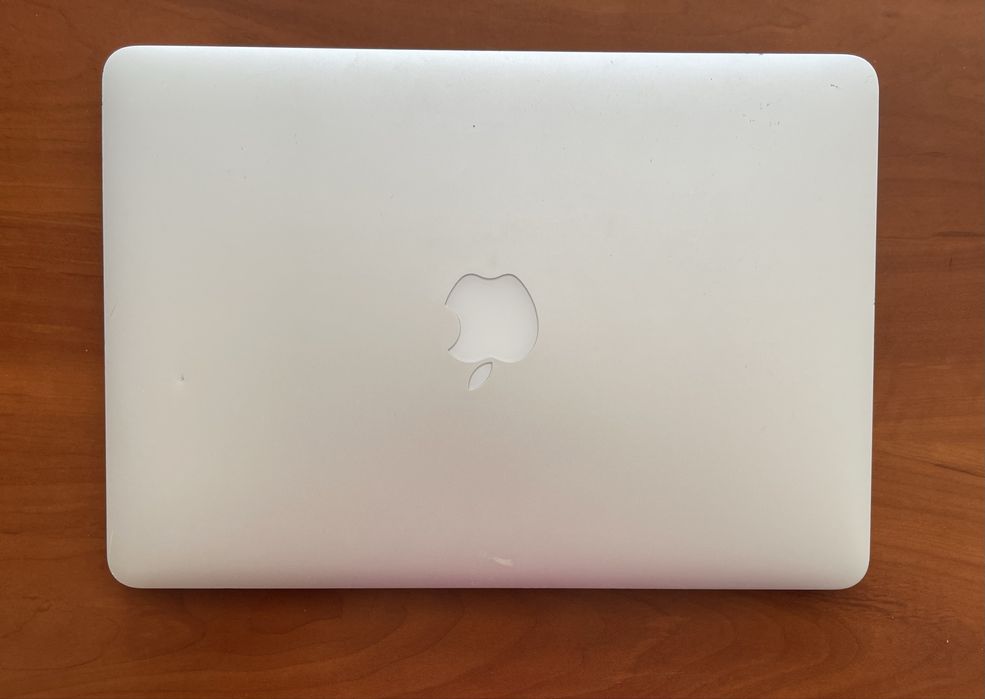 Продавам Macbook pro A1502 8gb памет 1 tb SSD