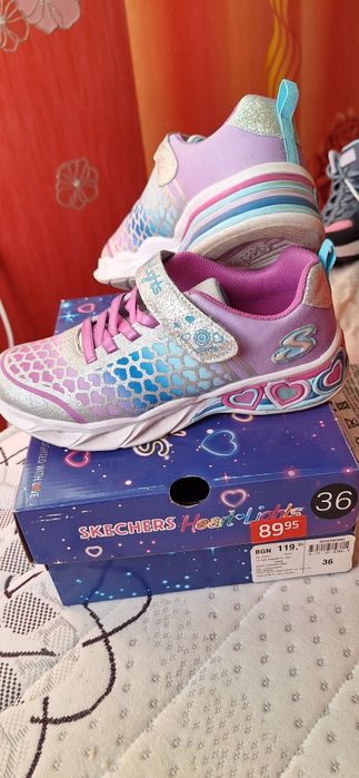 Нови светещи маратонки Скичерс