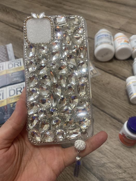 Продам чехол на айфон 11 промах