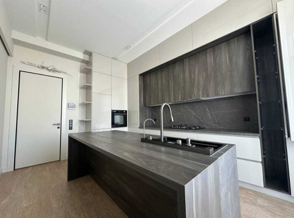 Сдается новая квартира в элитном ЖК Felicita, Яккасарайский район

4-к