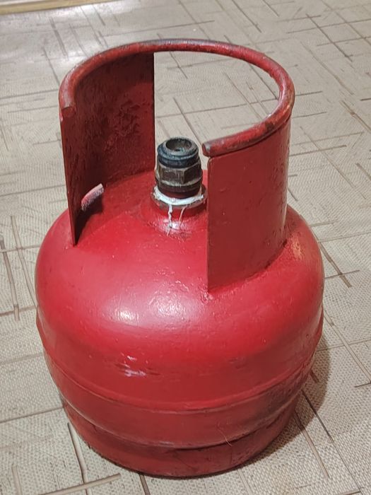 Продам газ баллон 5л 2шт