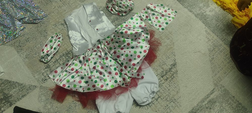 Продам костюмы для девочек