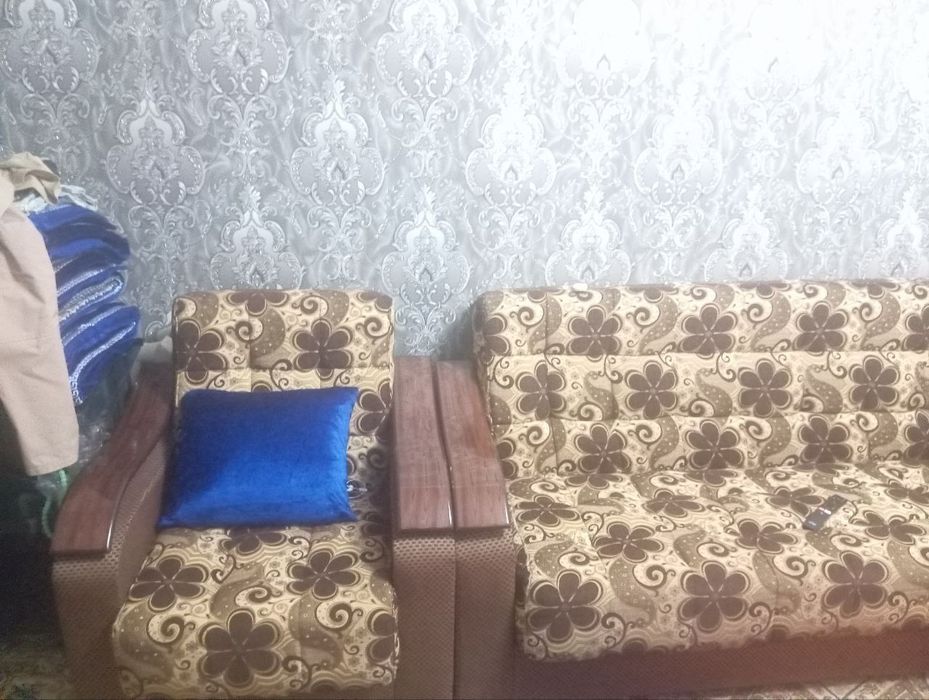 Срочно продается диван и кресло