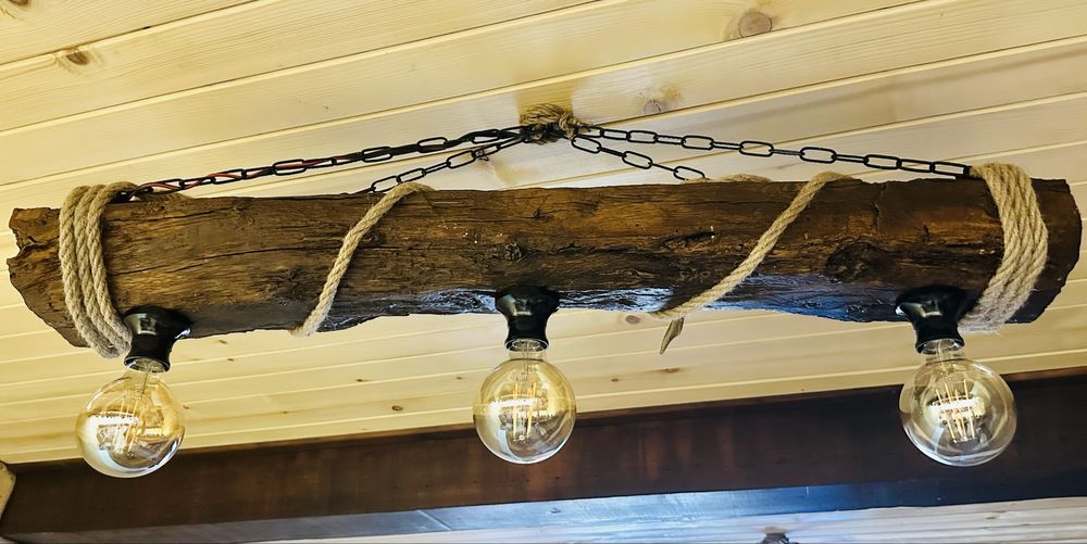 Битова лампа с истинско дърво