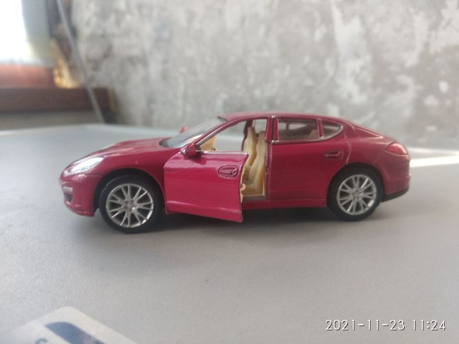 Продам машинку порше.