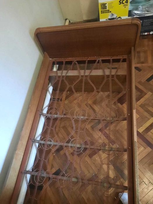 Продам кровать полуторка