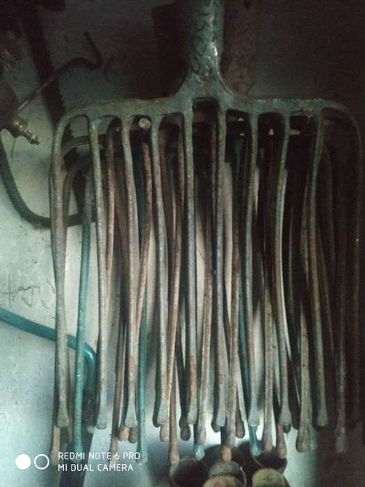 Вилы пресс лопаты , самовар утварь