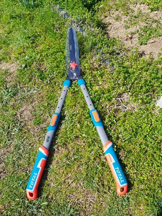 Телескопична ножица за храсти TOTAL Industrial, 710 - 860 мм