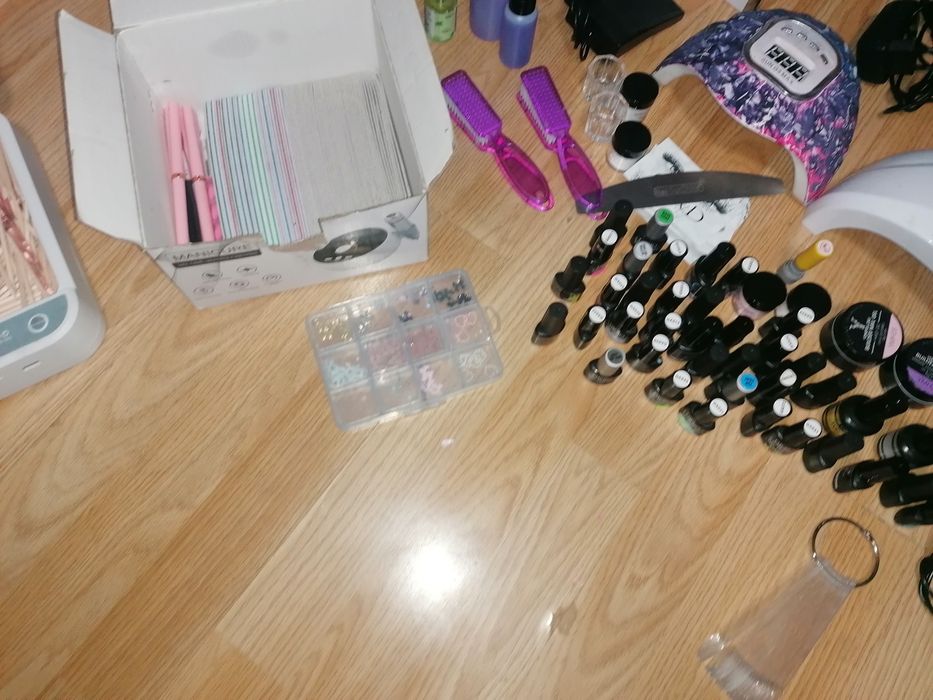 Vând Kit unghii amatori CITEȘTE ANUNȚUL!!!