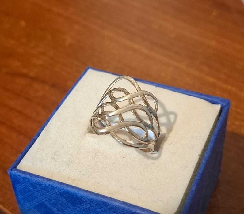 Vând inel din argint 925