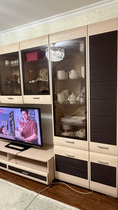 Стенка в гостиную в отличном состояние