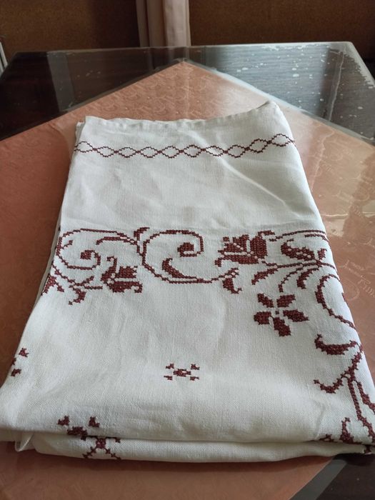 Ленена покривка за маса ръчна бродерия