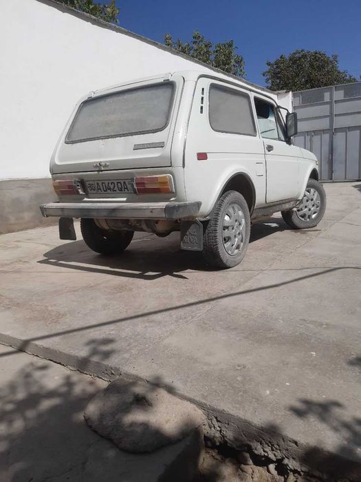 НИВА 1987й  сотилади