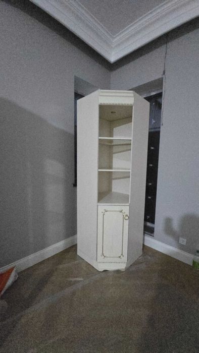 продам сервант из дорого материала