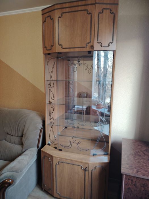 Шкаф для посуды сервант