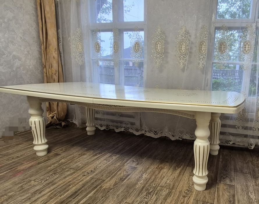 Продам Стол в хорошем  качестве