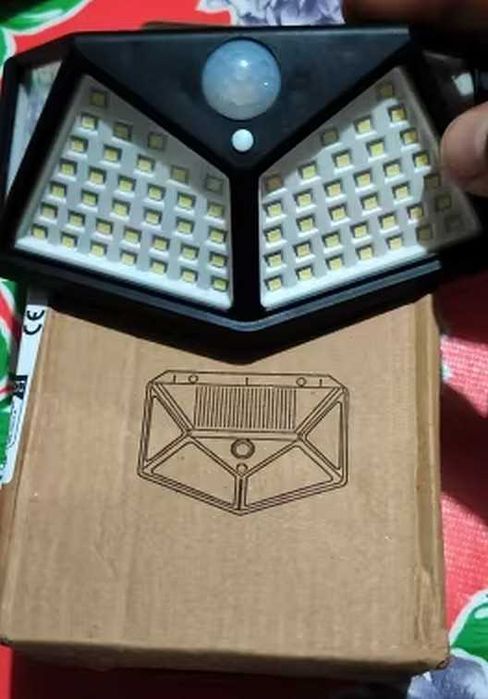 Lampa solara cu 100 leduri si senzor de miscare