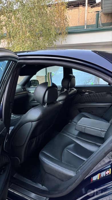 Mercedes Benz W211 E55 AMG Tanzanite Blue Met