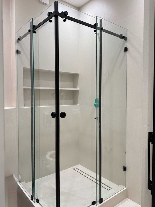 Душевые кабины и перегородки из стекла на заказ!