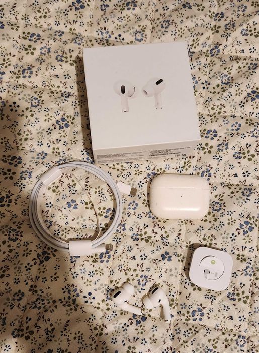 Безжични слушалки Apple AirPods Pro 1