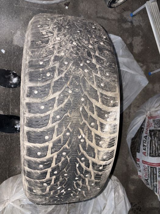 Зимние шины 275/50/21 с шипами