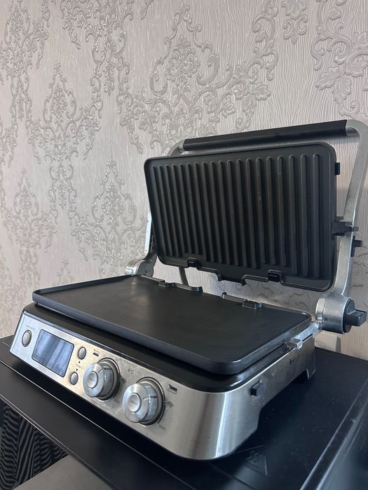 Продавам електрически грил Tefal OptiGrill Elite XL GC760D30