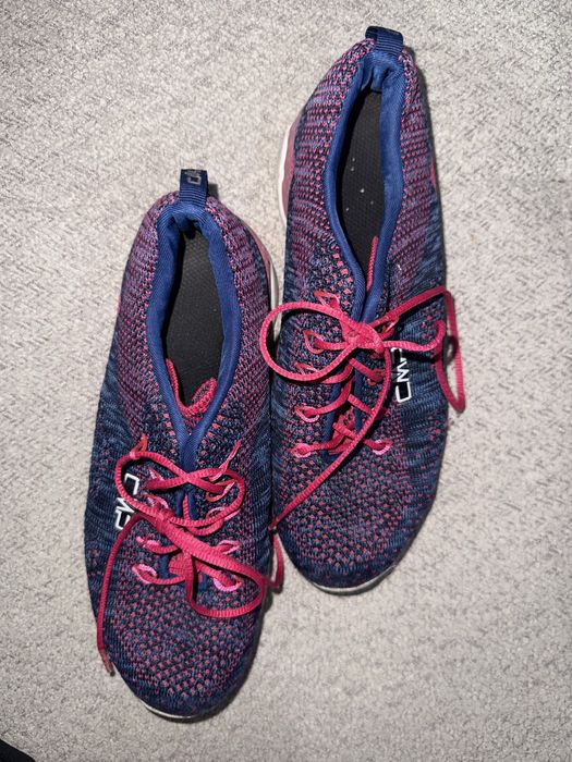 Цветни маратонки