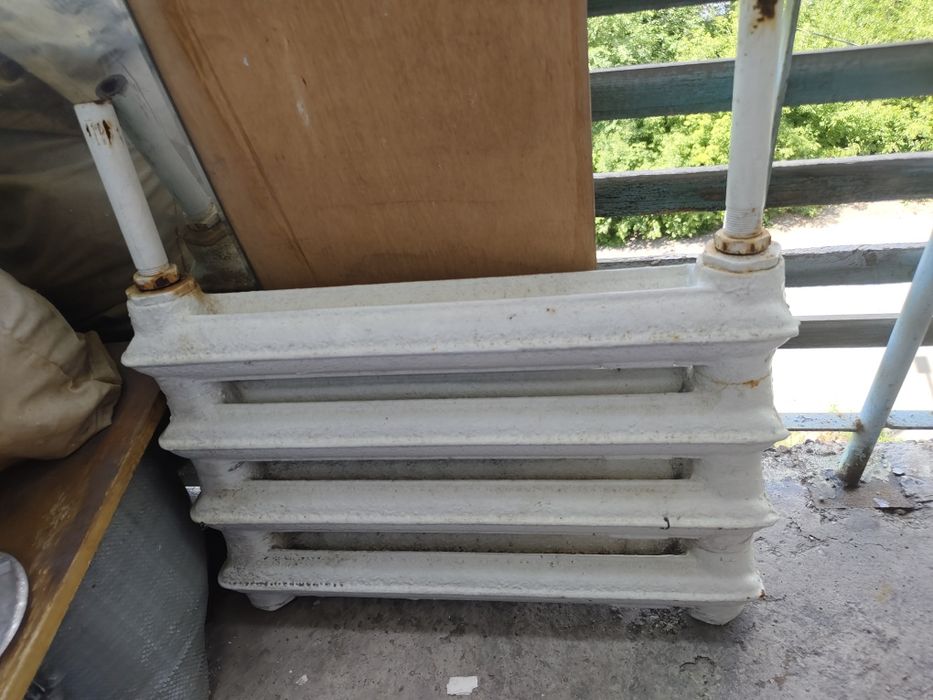 Продам отопительную чугунную ботарею