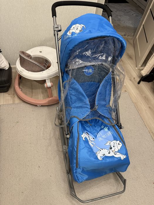 Коляска-санки синенр цвета для мальчика