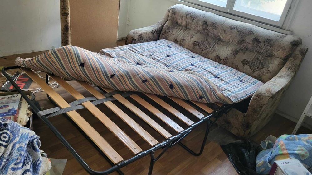 Разтегателен диван