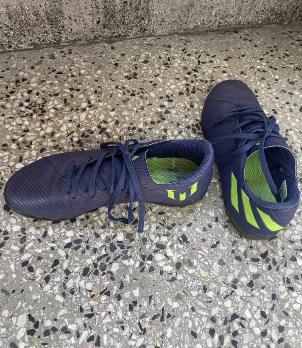 Футболни обувки Adidas nemesis 
Марка Puma x future, номе 42.
Носени с