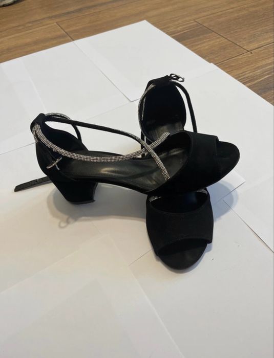 Pantofi cu toc simpli