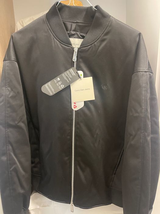 Дамски бомбер Calvin Klein чисто ново -размер M