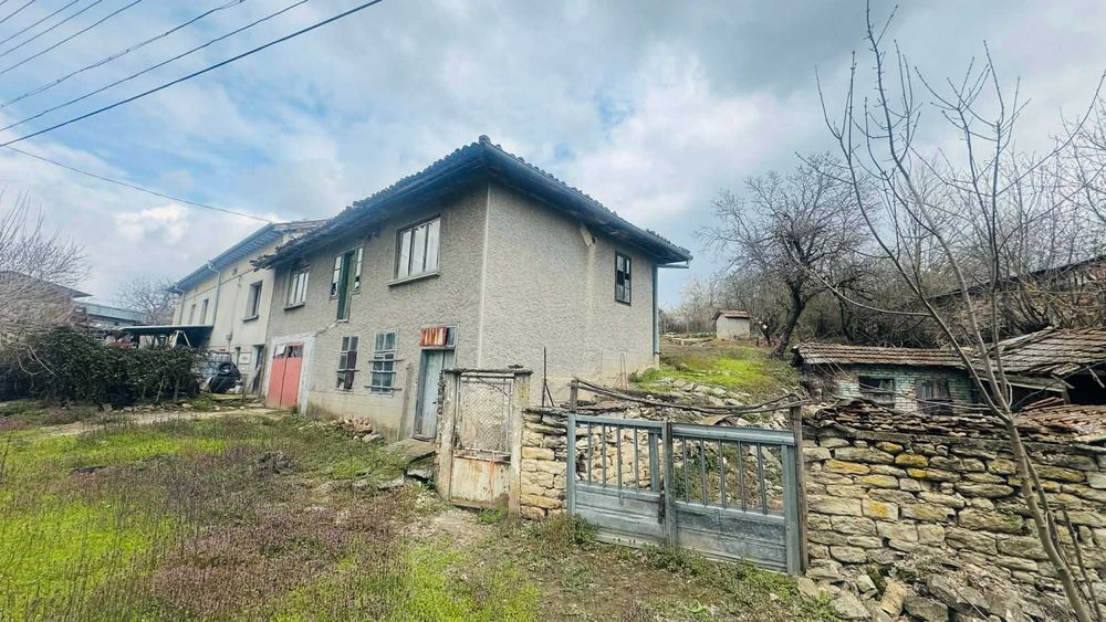 Продава се Къща в Търговище, Център - 650 кв.м за 8 €/кв.м - Снимка #1