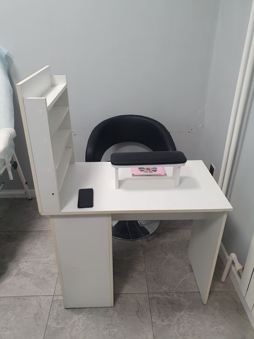 Сдам место под маникюр