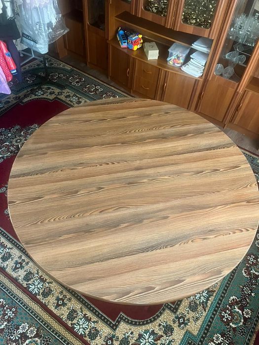 Стол круглый для гостиной