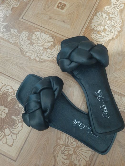 Продам шлепанцы.