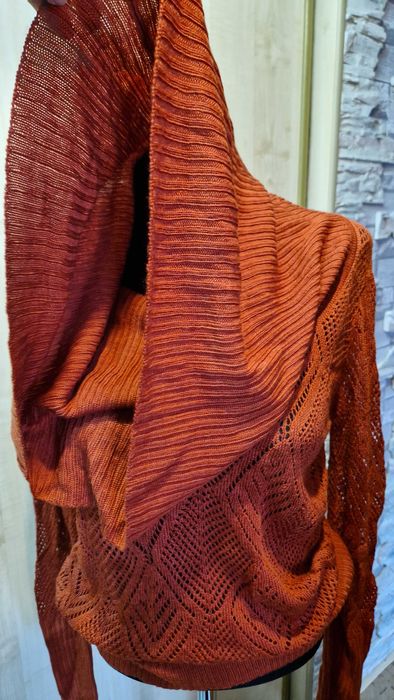 Продам новый ажурный свитер