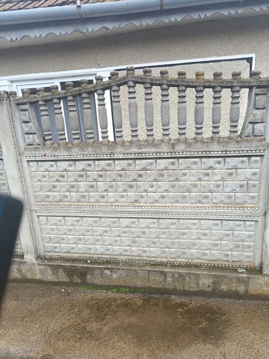 Gard prefabricat. Caut acest model de placi de gard.