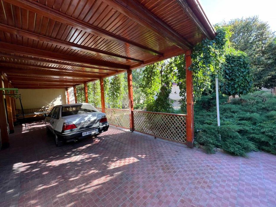 Продаётся Дом-замок на участке 10 соток ор-р Сentral Park КА