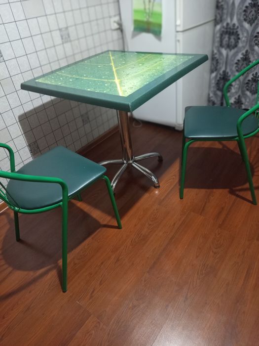 Стол со стульями б/у