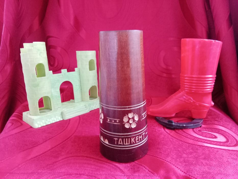 Сувениры СССР  МГУ, Ташкент - вазочка , замок для аквариума, сапожок