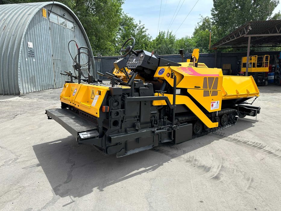 Японский асфальтоукладчик SUMITOMO