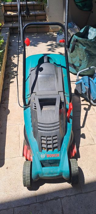 Електрическа косачка Bosch