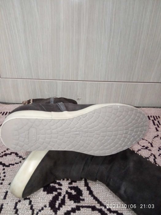 Замшевые сапоги, размер 37.