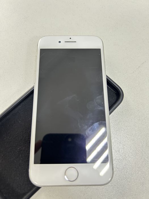 iPhone 8 хорошим состоянии